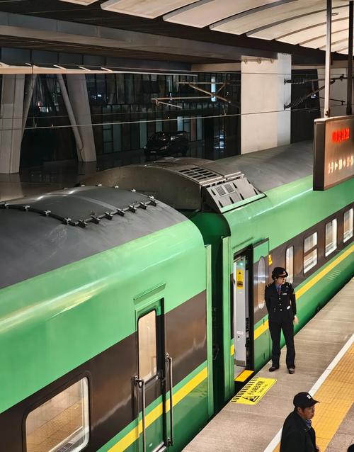 钟山西到深圳北动车何时开？-图1