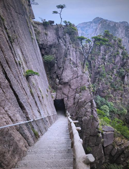 黄山西海大峡谷地轨，如何体验峡谷奇观？-图2