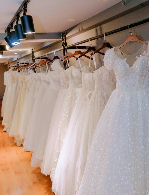 婚纱店投资要多少？-图1